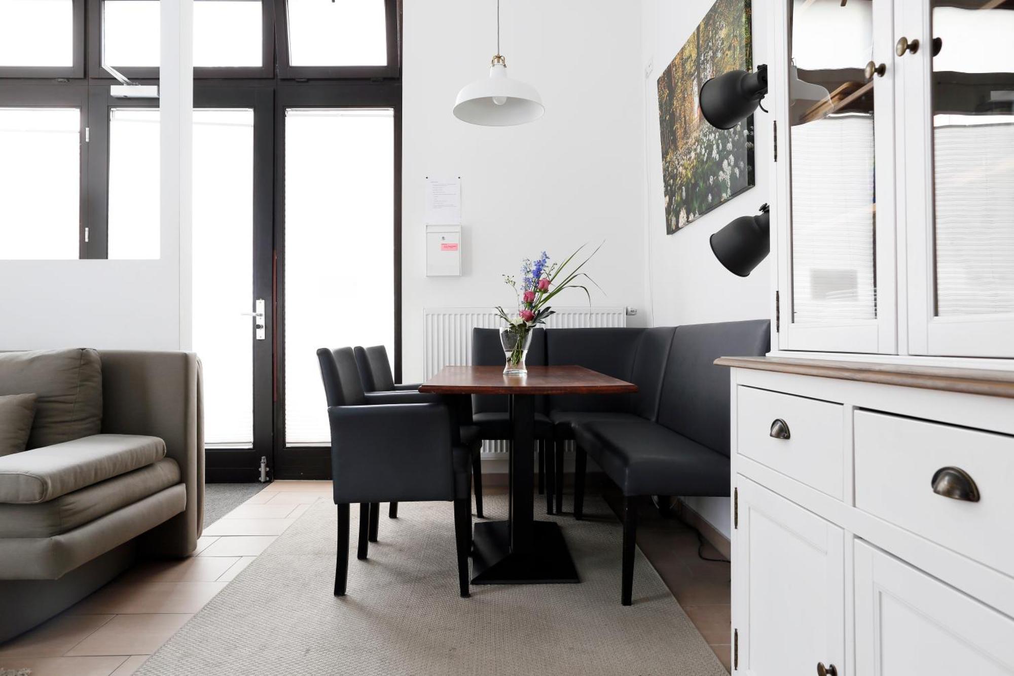 Nieb By Rockchair Apartments L Superhost Status L 3 Bedrooms Boxspringbeds 3 Bathrooms In Center "Kurfuerstendamm" - Cozy Family & Business Flair Welcomes You! 柏林 外观 照片