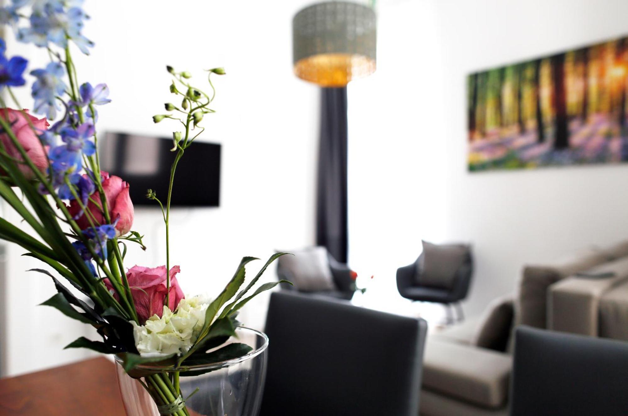 Nieb By Rockchair Apartments L Superhost Status L 3 Bedrooms Boxspringbeds 3 Bathrooms In Center "Kurfuerstendamm" - Cozy Family & Business Flair Welcomes You! 柏林 外观 照片